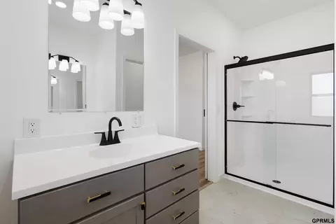 Bath - 303 Cherry Street St, Creston, NE 68631 photo 3 of 4