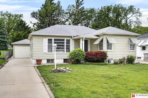 2925 S 44th St, Lincoln, NE 68506