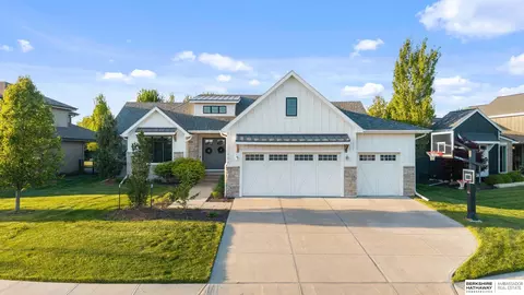 21904 Martha St, Elkhorn, NE 68022