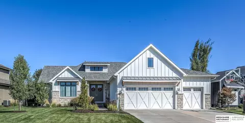 21904 Martha St, Elkhorn, NE 68022