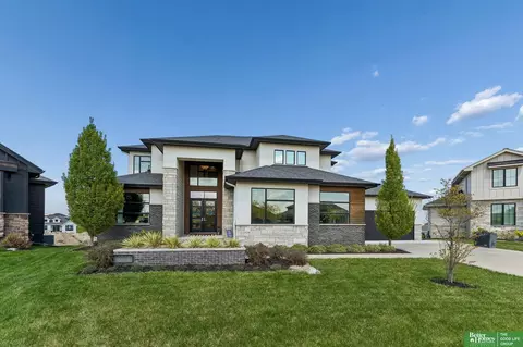 10208 S 183rd Avenue Cir, Omaha, NE 68136