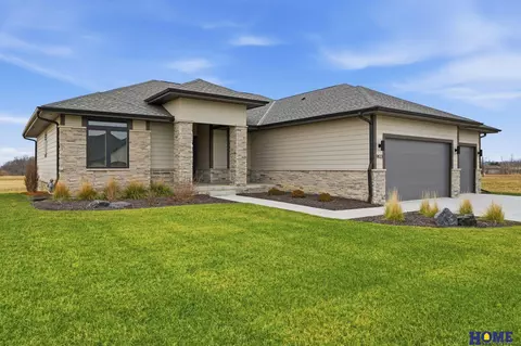 9833 S 42nd St, Lincoln, NE 68516