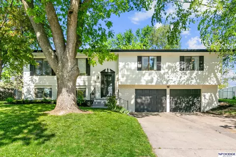 14220 Drexel Cir, Omaha, NE 68137