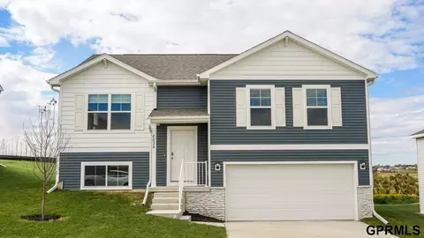 16518 Clay St, Bennington, NE 68007