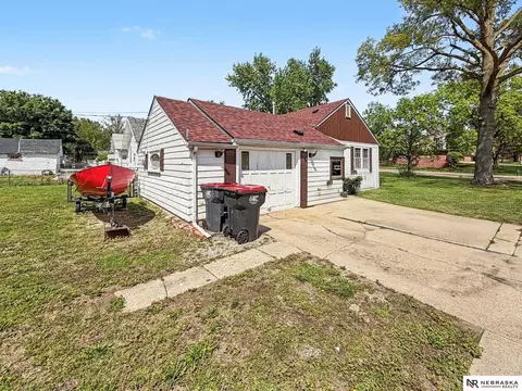 Exterior - 901 N 12th St, Beatrice, NE 68310 photo 2 of 3