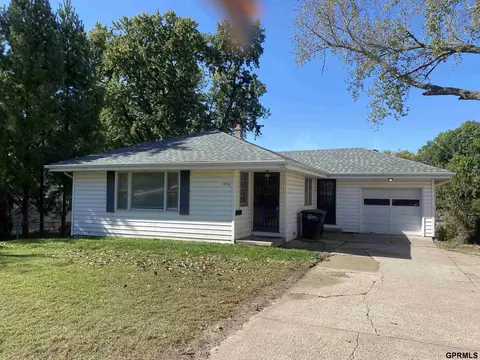 1006 N 76 St, Omaha, NE 68114