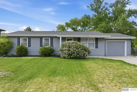 9818 Pratt St, Omaha, NE 68134