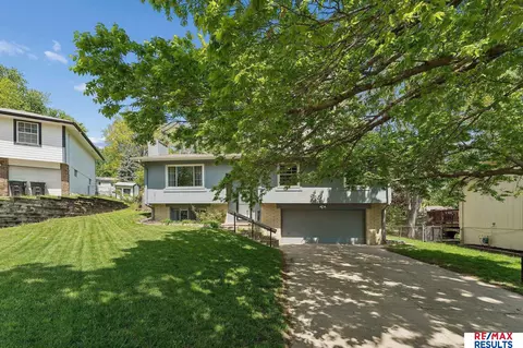 15230 Lincoln Cir, Omaha, NE 68154