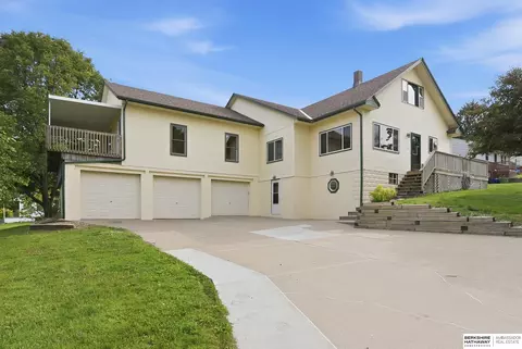 7402 Sarpy Ave, Bellevue, NE 68147