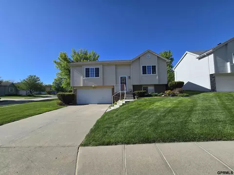 14903 Wirt St, Omaha, NE 68116