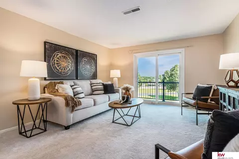 12727 W Dodge Rd #371A, Omaha, NE 68154