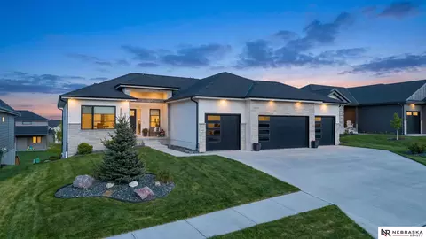 5425 N 206th St, Elkhorn, NE 68022