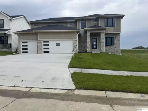 21420 Z St, Elkhorn, NE 68022