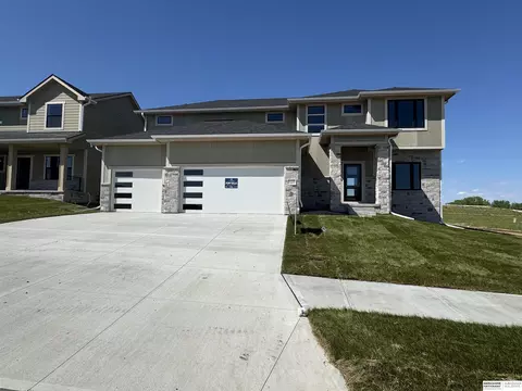 21420 Z St, Elkhorn, NE 68022