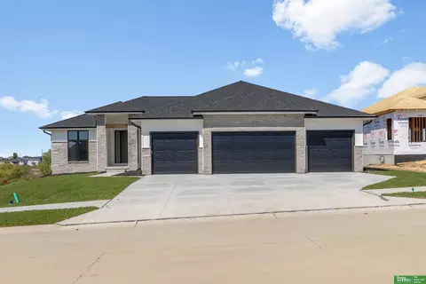 5614 N 199th St, Elkhorn, NE 68022