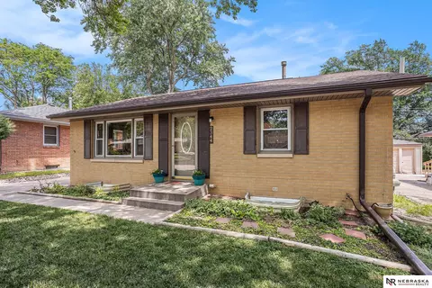 2344 S 61st St, Lincoln, NE 68506