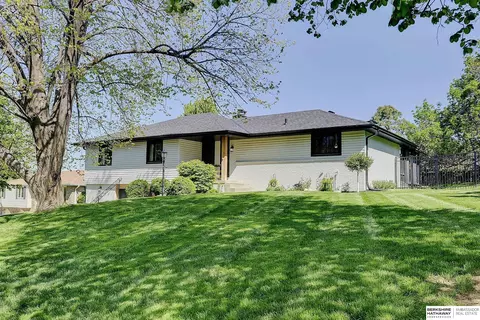 7078 Girard St, Omaha, NE 68152