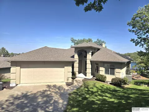 8803 Oakdale Ct, Plattsmouth, NE 68048
