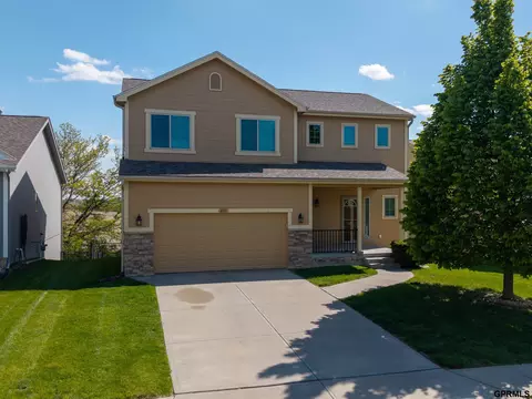 4511 Waterford Ave, Papillion, NE 68133