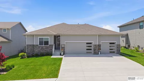 19825 Briar St, Gretna, NE 68028