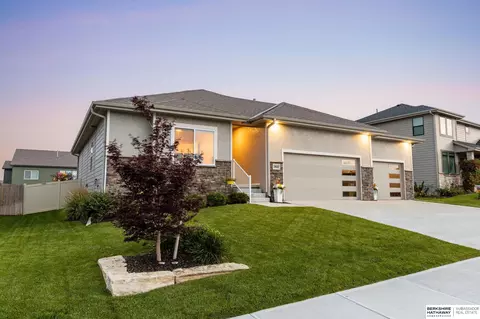19825 Briar St, Gretna, NE 68028
