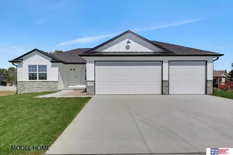 8918 Kinzie St, Lincoln, NE 68507