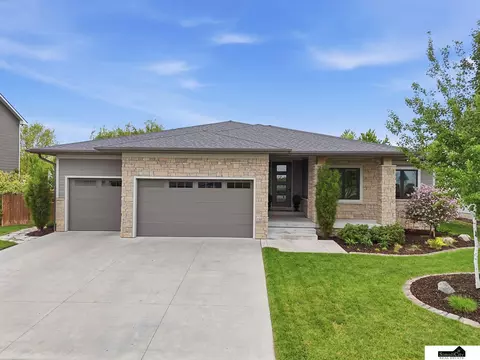 6141 S 97th St, Lincoln, NE 68526