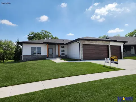 8121 Kallum Dr, Lincoln, NE 68516