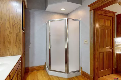 Bath - 202 E Thomas St, Avoca, IA 51521 photo 2 of 4
