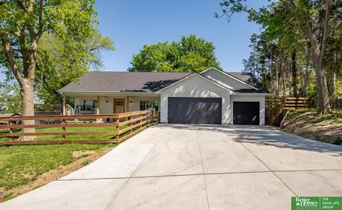 8228 Browne St, Omaha, NE 68134