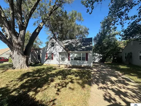 404 W 30th Ave, Bellevue, NE 68005