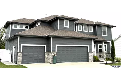 11114 Port Royal Dr, Papillion, NE 68046