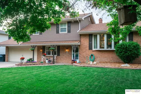 12310 Deer Hollow Dr, Omaha, NE 68154