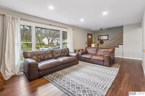 7923 Raven Oaks Dr, Omaha, NE 68152