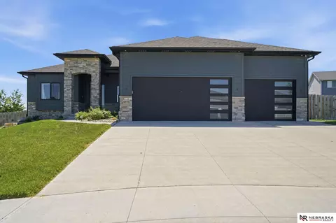 9725 Modena Ct, Lincoln, NE 68526