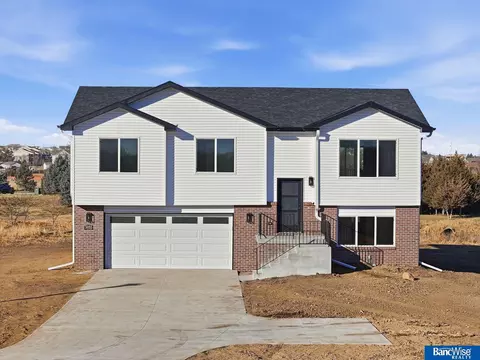 4910 N 35th Ct, Lincoln, NE 68524