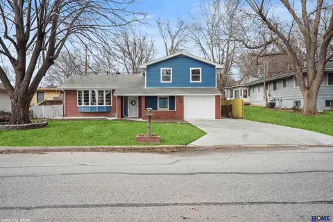 6626 Bethany Park Dr, Lincoln, NE 68505