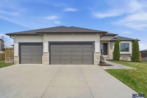 6516 Julia Cir, Lincoln, NE 68516