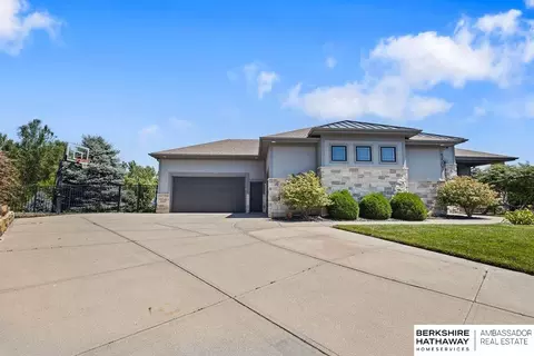 5507 S 208 Cir, Elkhorn, NE 68022