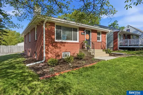 2645 S 55th St, Lincoln, NE 68506