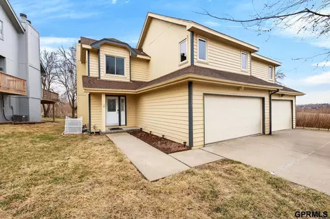 1113 Grenoble Dr, Bellevue, NE 68123