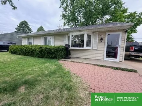 3121 S 39th St, Omaha, NE 68105