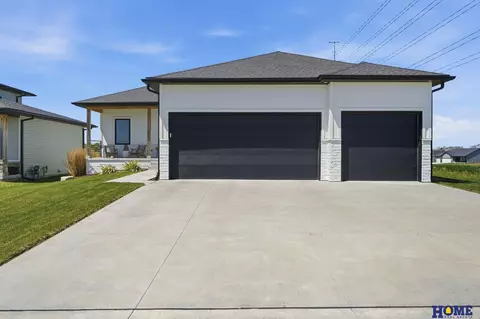 6347 Verano Dr, Lincoln, NE 68523