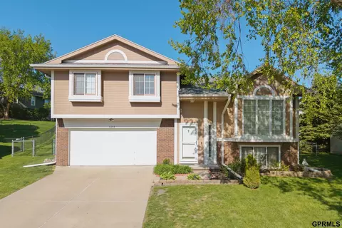 8208 S 67 Ct, La Vista, NE 68128