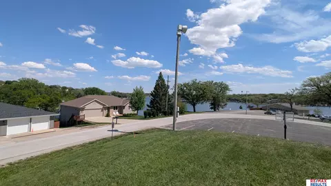 9403 Clubhouse Cir, Plattsmouth, NE 68048