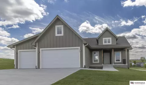 3000 Southern Hills Dr, Blair, NE 68008