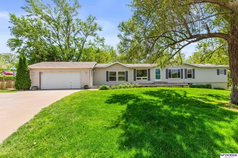 4441 Bernadette Ave, Bellevue, NE 68147