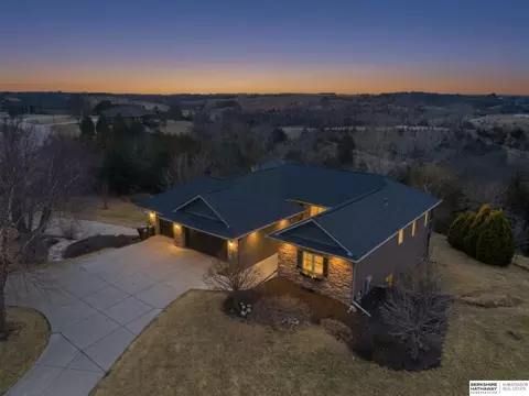 853 Skyline Dr, Blair, NE 68008