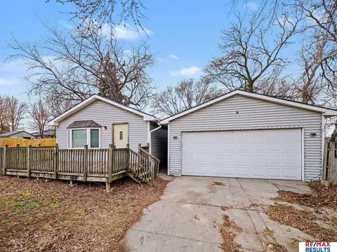 3016 S 43 St, Omaha, NE 68105