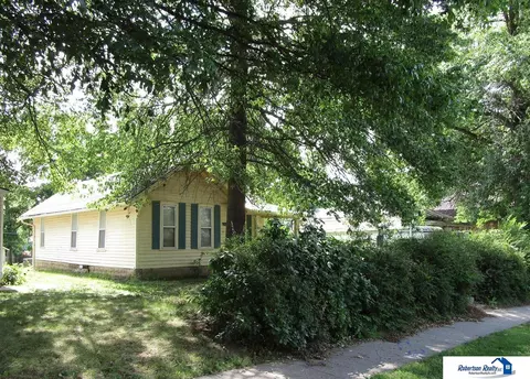 412 N 11th St, Beatrice, NE 68310 photo 2